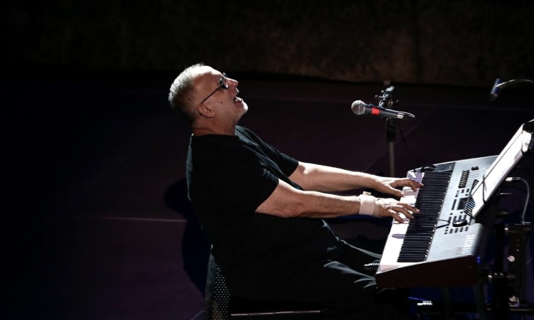 Αποχαιρετισμός: «Δεν παραδινόμαστε, Θάνο»!