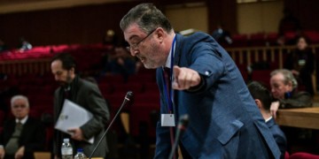 Δίκη Χ.Α: Ξετυλίγοντας το νήμα που συνδέει το έγκλημα με τη ναζιστική ιδεολογία