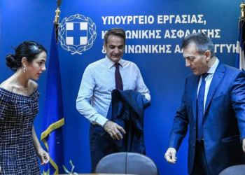 Επιδόματα: Νέοι αποκλεισμοί και υποκρισία για δημογραφικό