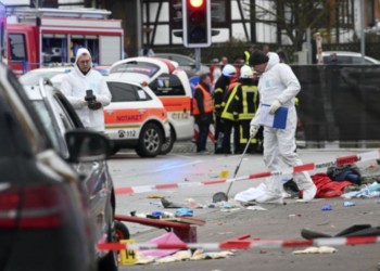 Το «φίδι» αρχίζει να επωάζεται στο κεφάλι