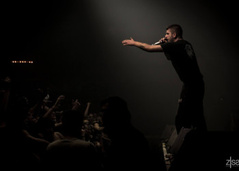 Ο Τζαμάλ τραγουδά για την απελπισμένη μεριά της πόλης