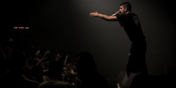 Ο Τζαμάλ τραγουδά για την απελπισμένη μεριά της πόλης