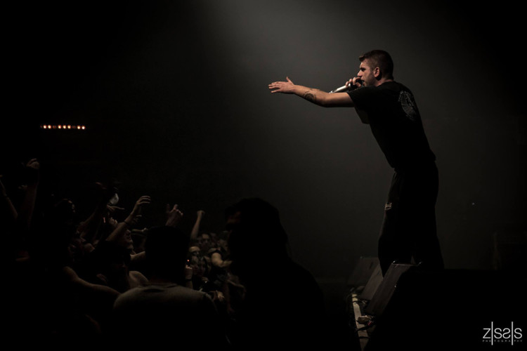 Ο Τζαμάλ τραγουδά για την απελπισμένη μεριά της πόλης