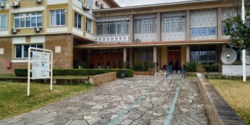 «Πετούν τους φοιτητές έξω από τα δωμάτια τους και τους κλείνουν και τη πόρτα!»