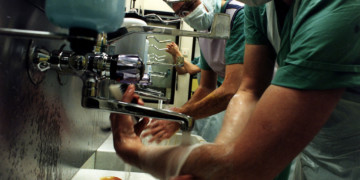 Νοσοκομειακοί γιατροί: Δεν θέλουμε να μας χειροκροτήσετε αλλά να πάρετε άμεσα μέτρα!