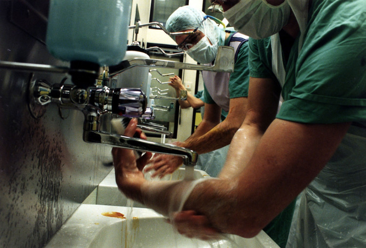 Νοσοκομειακοί γιατροί: Δεν θέλουμε να μας χειροκροτήσετε αλλά να πάρετε άμεσα μέτρα!