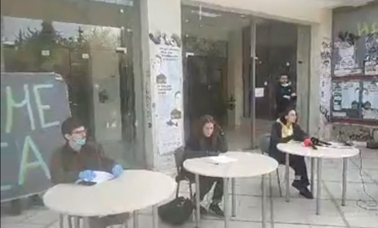 Οι οικότροφοι θα μείνουν στην εστία πάση θυσία