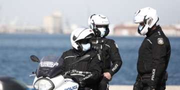 Κατάσταση πολιορκίας στον δημόσιο χώρο με αφορμή τον κορονοϊό