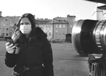 Πρώτοι σε αναστολές συμβάσεων και λογοκρισία