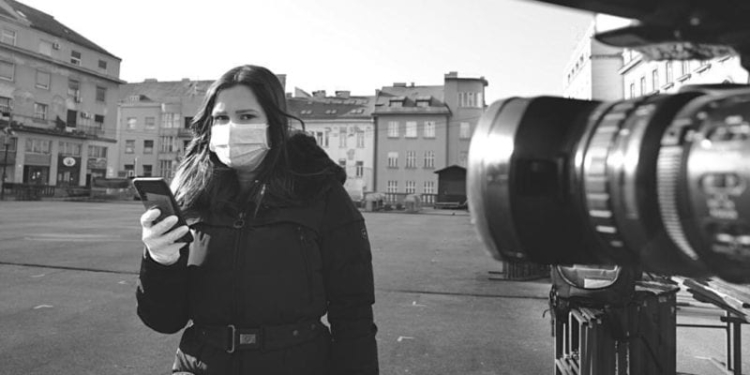 Πρώτοι σε αναστολές συμβάσεων και λογοκρισία