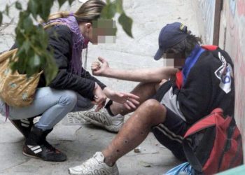 Τοξικομανείς στις πιάτσες και κορονοϊός