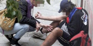 Τοξικομανείς στις πιάτσες και κορονοϊός