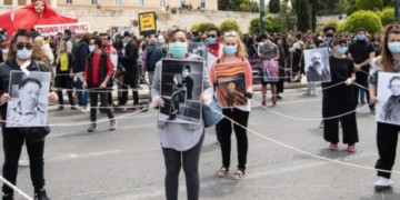 Η βίαιη ενηλικίωση