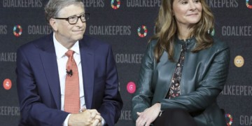 Στον αγώνα ενωμένοι, και στη μάσα;  Ενωμένοι;