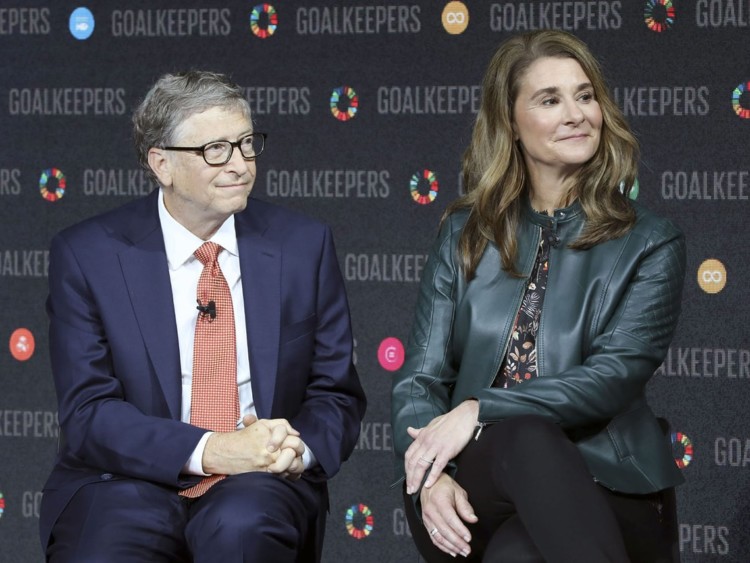 Στον αγώνα ενωμένοι, και στη μάσα;  Ενωμένοι;