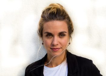 Ελεάνα Καυκαλά: Να θυμηθούμε τη χαμένη μας συλλογικότητα