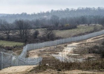 Ο φράκτης του αίσχους και τα μυστικά του βάλτου