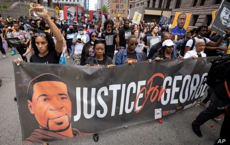 Ένας χρόνος από τη δολοφονία Φλόιντ: Για να μπορέσουμε επιτέλους να ανασάνουμε!