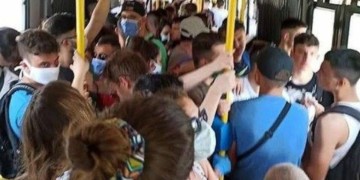 MMM: Σκηνές συνωστισμού και υποκρισίας