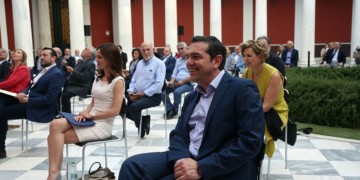 «Μένουμε Όρθιοι ΙΙ»: Στην υπηρεσία του κεφαλαίου παραμένει ο ΣΥΡΙΖΑ