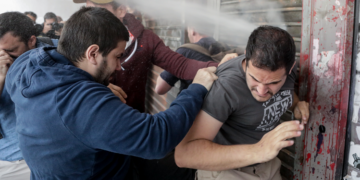 Με χημικά και ΜΑΤ απάντησε η κυβέρνηση στους εργαζόμενους στον τουρισμό