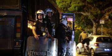 «Γυμνή ζωή» από δικαιώματα – ελευθερίες