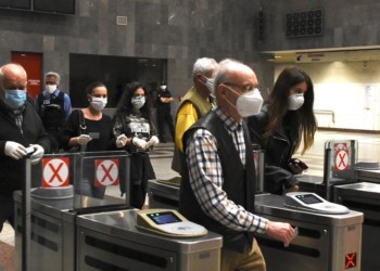 Κυβέρνηση σε ρόλο κορονοϊού στα Μέσα Μεταφοράς