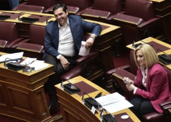 Επιθετικό φλερτ Τσίπρα,  στα τρία το ΚΙΝΑΛ