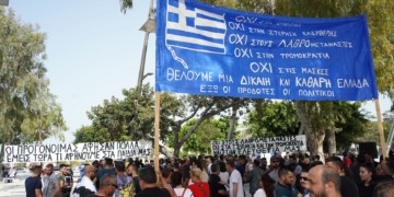 Ενεργοποίηση της ακροδεξιάς με συνωμοσιολογία και ρατσισμό