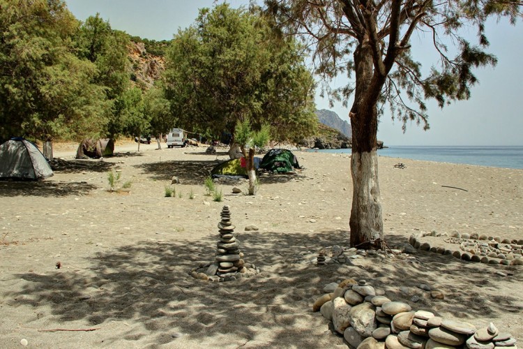 Η σκιά κάτω από τα αρμυρίκια μικραίνει επικίνδυνα…