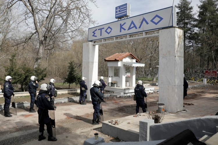 «Ενσωματωμένη» ενημέρωση,  στο πλευρό του «εθνικού στρατού»