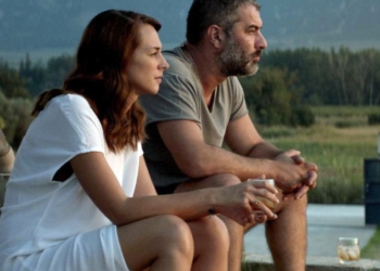 Η μπαλάντα της τρύπιας καρδιάς: Η μαύρη κωμωδία του Γιάννη Οικονομίδη