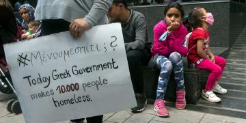 Η Μάγια και η οικογένειά της πρέπει να μείνουν στο σπίτι τους