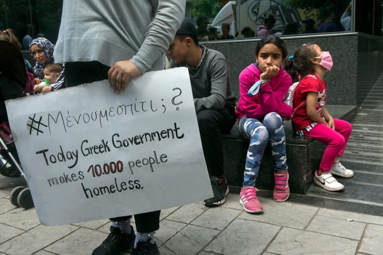 Η Μάγια και η οικογένειά της πρέπει να μείνουν στο σπίτι τους