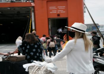 Στο βωμό της καραντίνας το δικαίωμα κανονικής άδειας