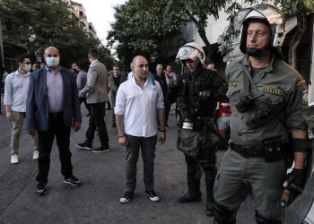 Μήνυση Μπογδάνου στον Σπύρο Δαπέργολα για ανάρτηση στο twitter