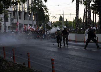 ΜΑΤοκύλισαν την πολύ μεγάλη διαδήλωση – update