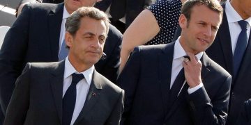 Ο Σαρκοζί βρικολάκιασε μέσω Μακρόν
