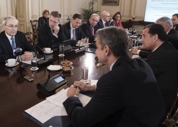 Ξαναζεσταμένες συνταγές, με κύριο πιάτο τους εργαζόμενους