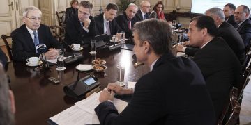 Ξαναζεσταμένες συνταγές, με κύριο πιάτο τους εργαζόμενους