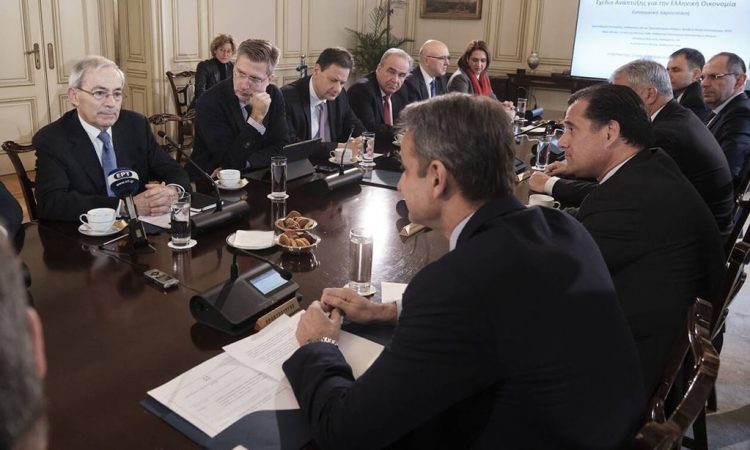 Ξαναζεσταμένες συνταγές, με κύριο πιάτο τους εργαζόμενους