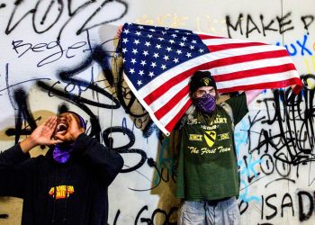 Το Πόρτλαντ φλέγεται, ο Τραμπ κάνει πόλεμο