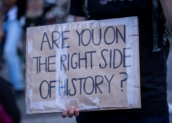 Ο Άδωνις και ο Κώστας,  δύο κόσμοι αντιμέτωποι