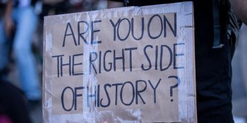 Ο Άδωνις και ο Κώστας,  δύο κόσμοι αντιμέτωποι