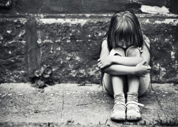 Τα παιδιά λιποθυμούν, τα συνδικάτα παρακαλούν