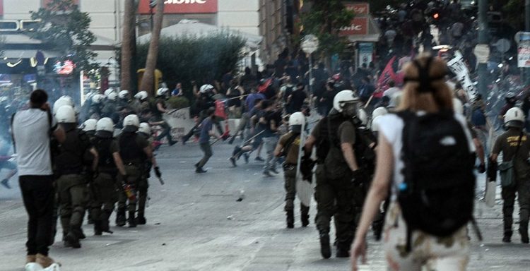 Όργιο αστυνομικής βίας και καταστολής κατά διαδηλωτών