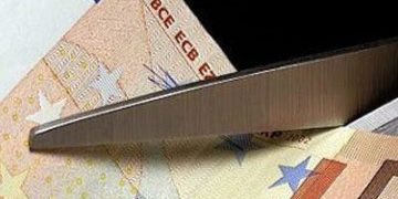 Πιο μικρές συντάξεις, πιο πολλοί πλειστηριασμοί