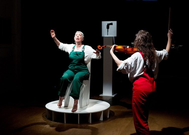 Η θεατρική ομάδα Σημείο Μηδέν σε καλοκαιρινή περιοδεία