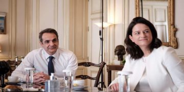 Κεραμέως και σχολάρχες σαρώνουν εργασιακά δικαιώματα