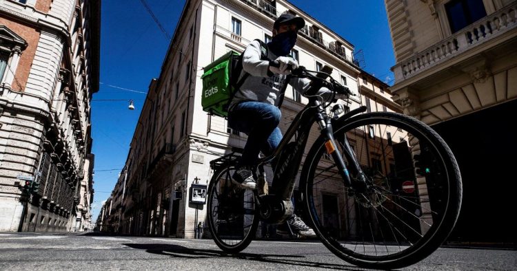 Ιταλία: Ντελιβεράδες στον «αέρα» με ακροδεξιά σφραγίδα